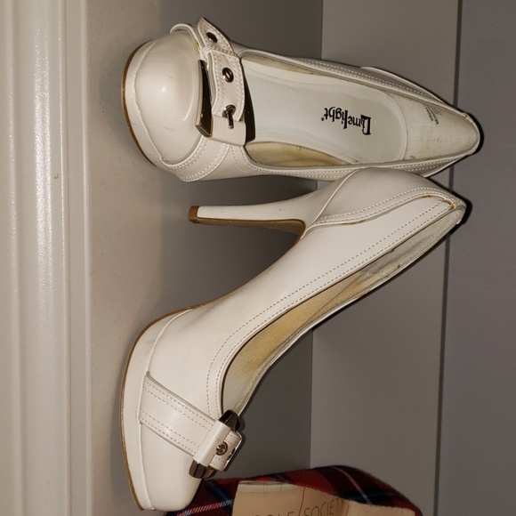 White platforms - Picture 2 of 3